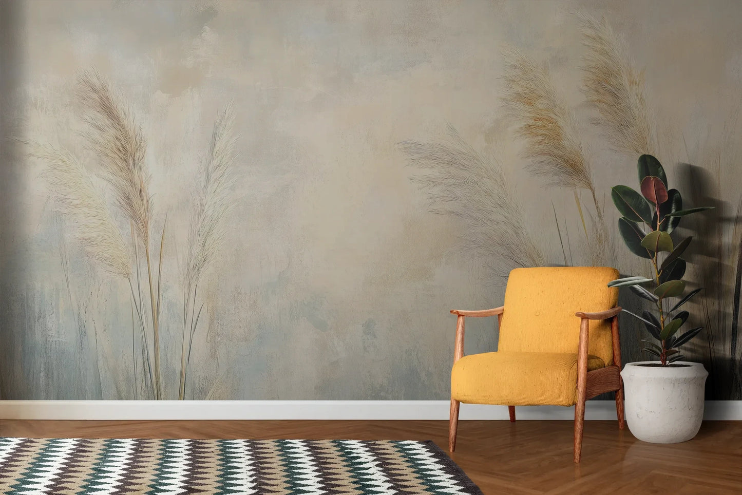 Wzór fototapety LUMINOUS BREEZE - tapeta z jasnymi źdźbłami trawy na pastelowym tle pokazanej w aranżacji salonu.