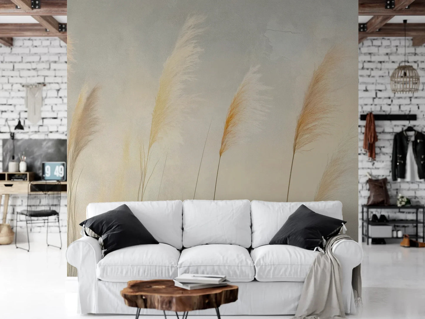 Wzór fototapety TENDER LIGHT - tapeta z delikatnymi źdźbłami traw w złocistym świetle pokazanej w aranżacji salonu.