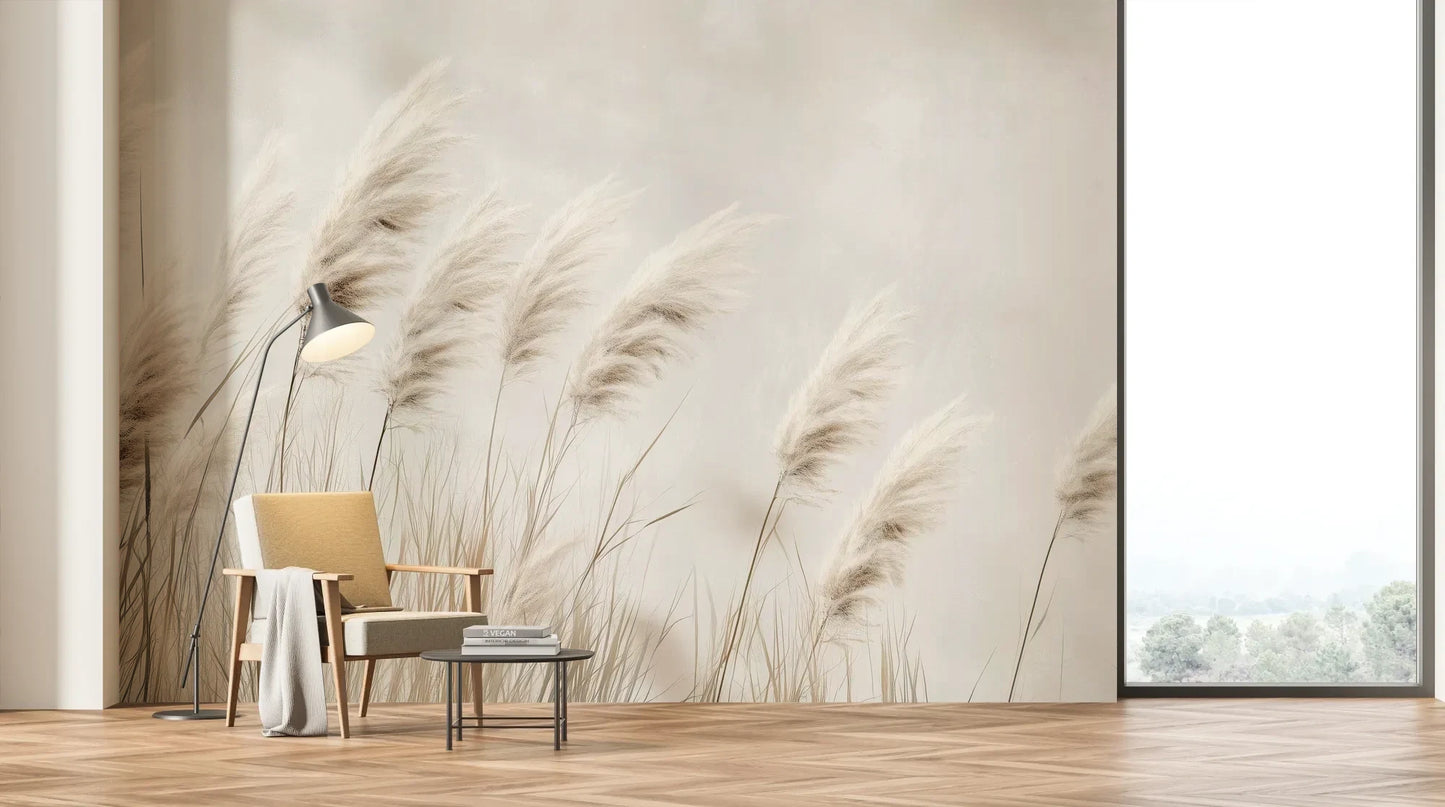 Wzór fototapety WINDSWEPT DREAMS - tapeta z delikatnymi trawami na jasnym tle pokazanej w aranżacji salonu.