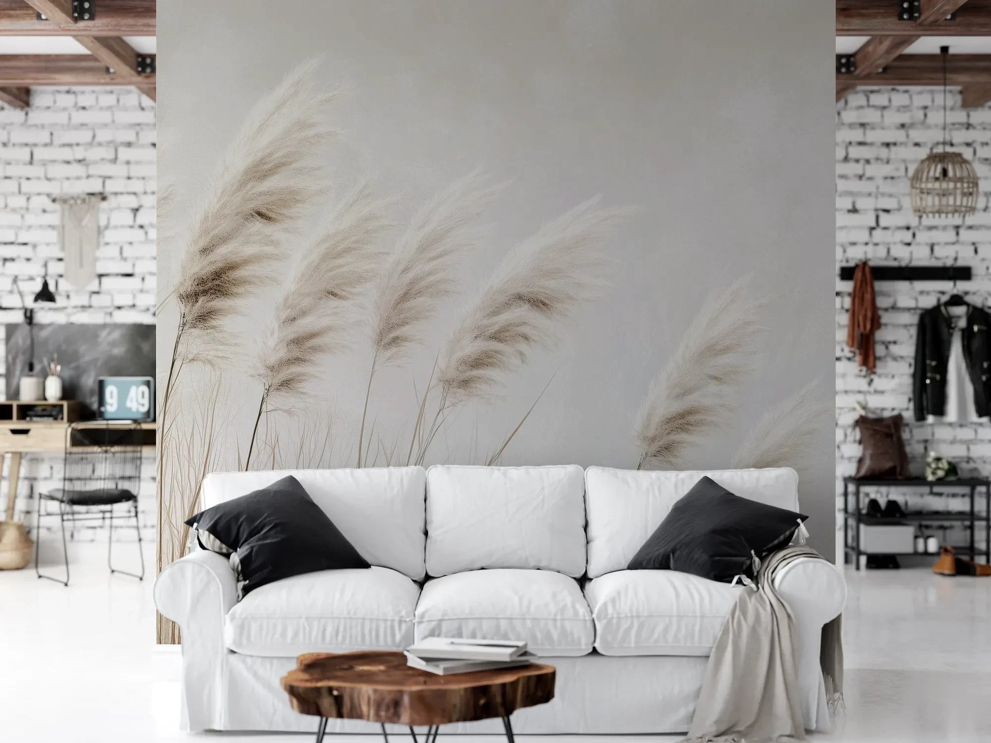 Wzór fototapety WINDSWEPT DREAMS - tapeta z delikatnymi trawami na jasnym tle pokazanej w aranżacji salonu.