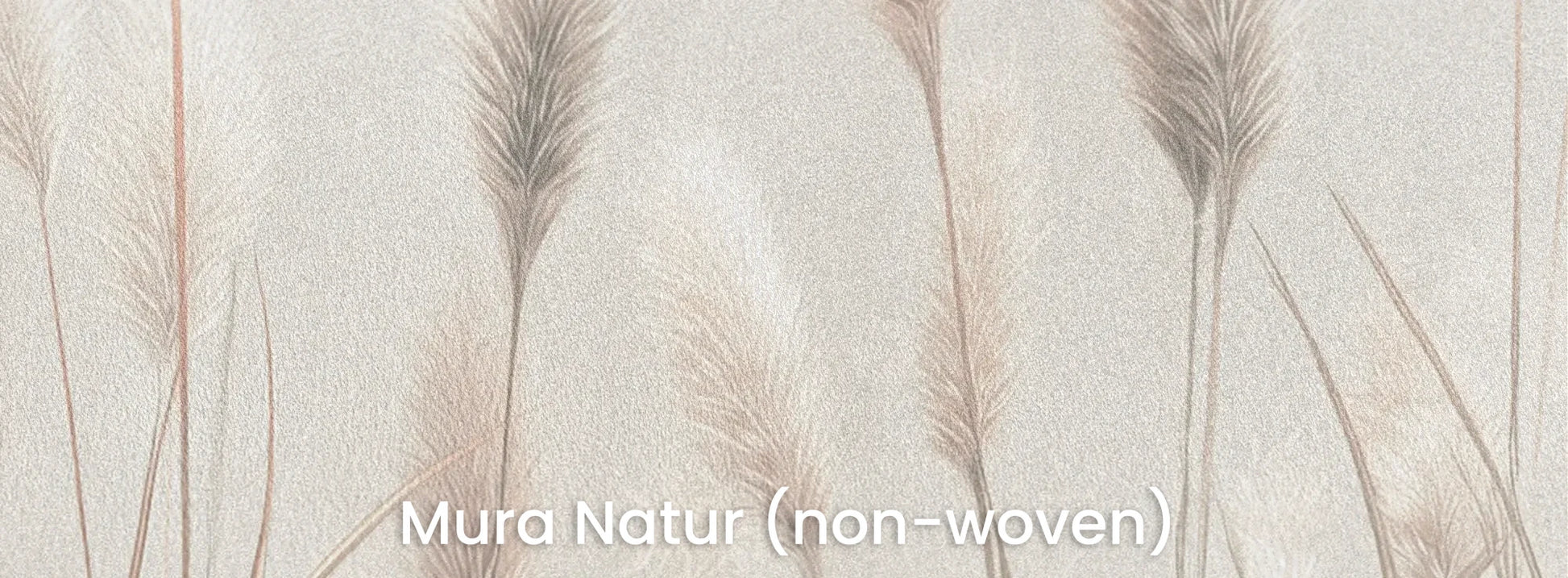 Zbliżenie na fototapetę EARTHEN POETRY - tapeta z mglistymi trawami w kremowej tonacji na naturalnym podłożu ekologicznym.