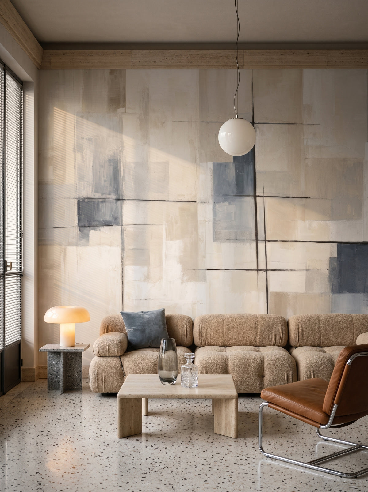 Fototapeta artystyczna o nazwie Elegant Disarray w aranżacji wnętrza: salon w mediolańskim apartamencie z lat 70..