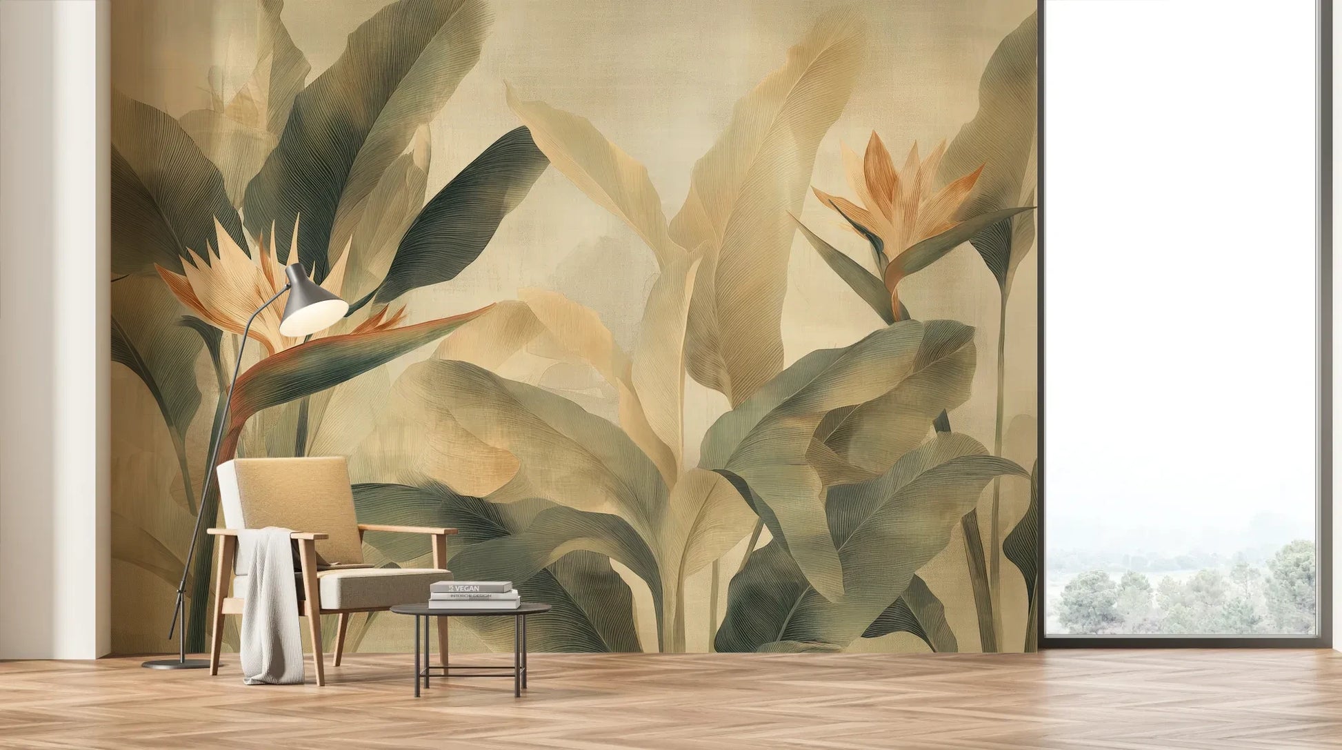 Wzór fototapety STRELITZIA BREEZE - tapeta z egzotycznymi kwiatami rajskiego ptaka pokazanej w aranżacji salonu.