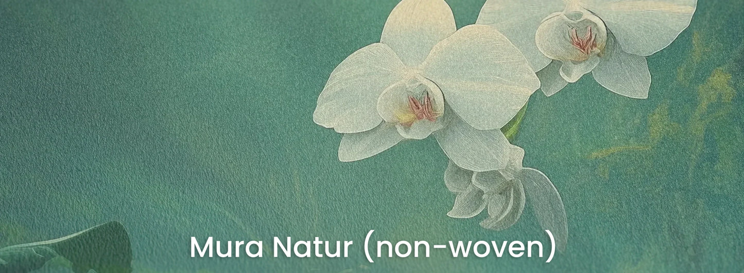 Zbliżenie na fototapetę ORCHID SANCTUARY - tapeta z mistycznym lasem i białymi kwiatami na naturalnym podłożu ekologicznym.