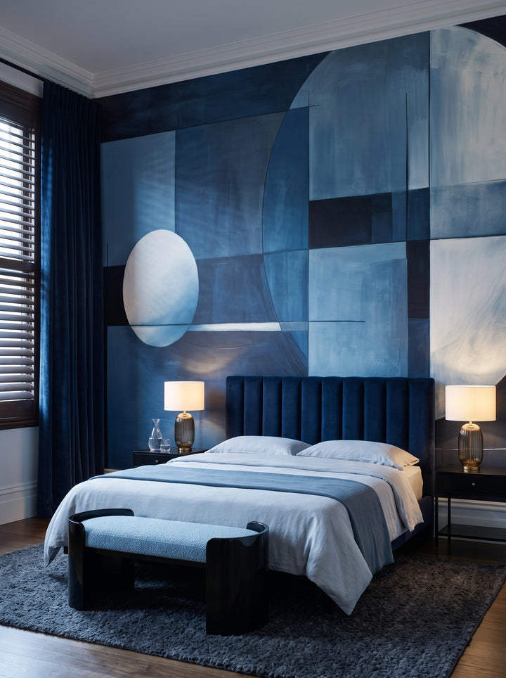 Fototapeta artystyczna o nazwie Blue Orbital w aranżacji wnętrza: ciemna sypialnia w hotelu butikowym.