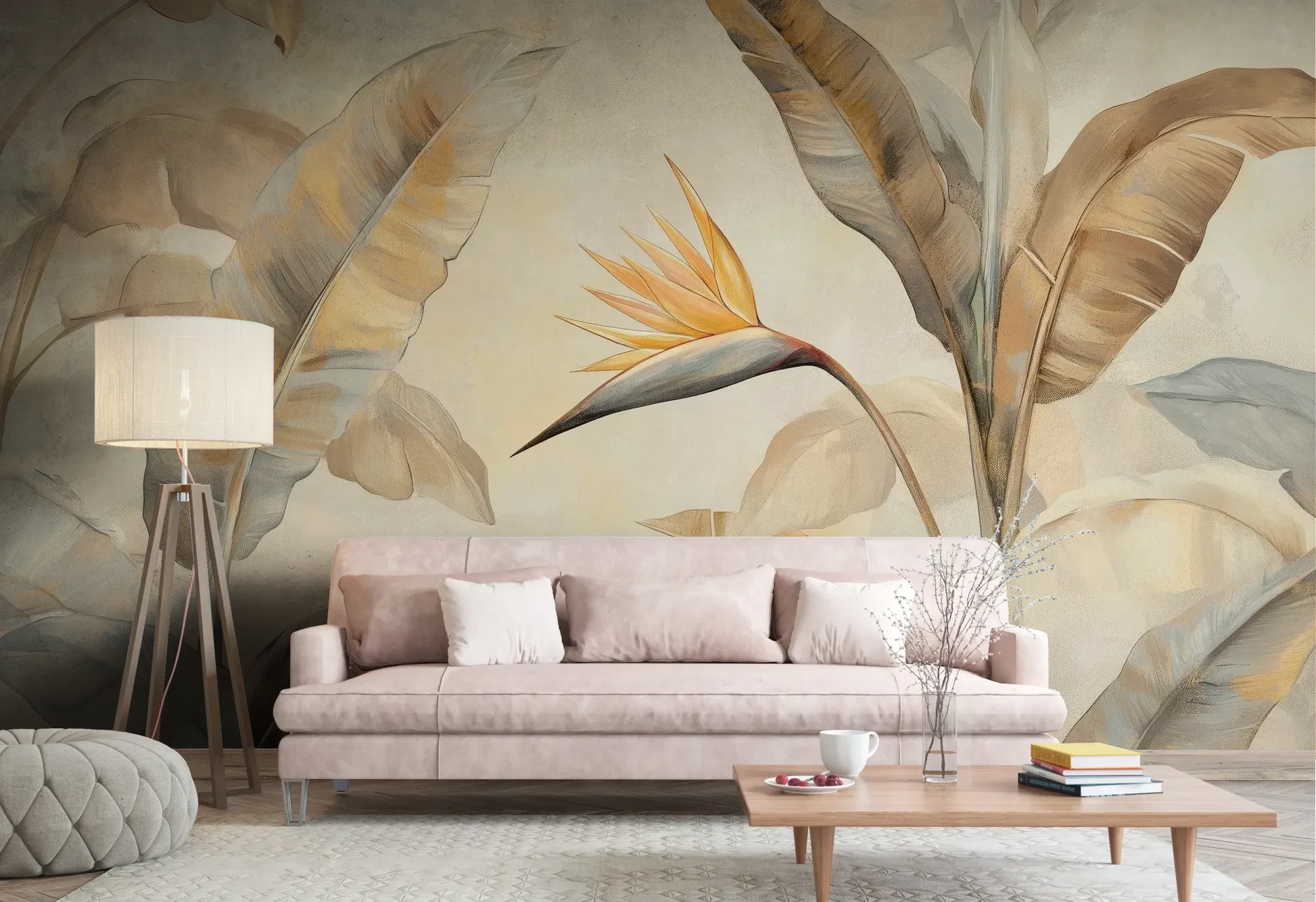 Wzór fototapety SUNLIT STRELITZIA - tapeta z egzotycznym rajskim ptakiem w pastelowych barwach pokazanej w aranżacji salonu.