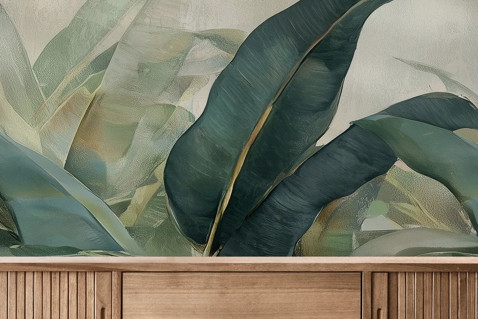 Fototapeta BOTANICAL SERENITY - tapeta z tropikalnymi liśćmi w stonowanych odcieniach pokazana w aranżacji wnętrza z akcentem na ścianie.