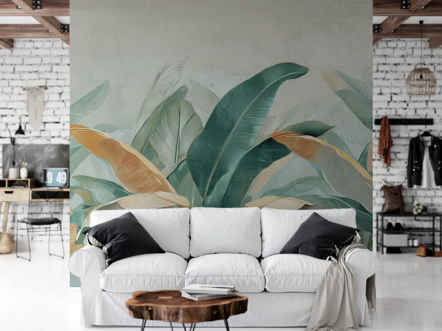 Wzór fototapety PALM SERENITY - tapeta z tropikalnymi liśćmi palm w stonowanych odcieniach pokazanej w aranżacji salonu.