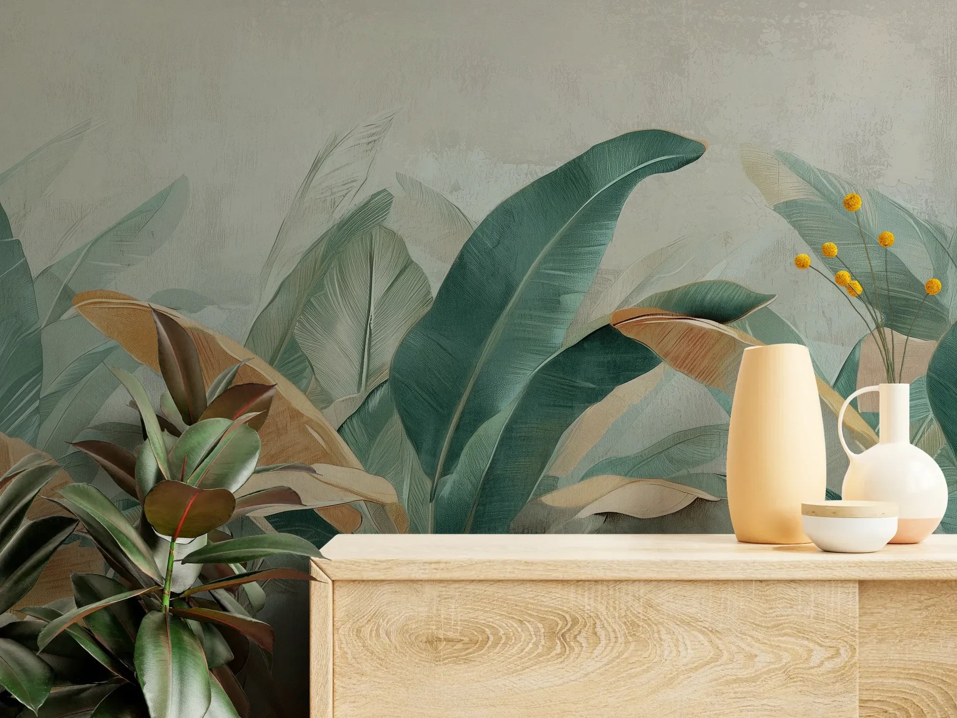 Fototapeta PALM SERENITY - tapeta z tropikalnymi liśćmi palm w stonowanych odcieniach pokazana w aranżacji wnętrza z akcentem na ścianie.
