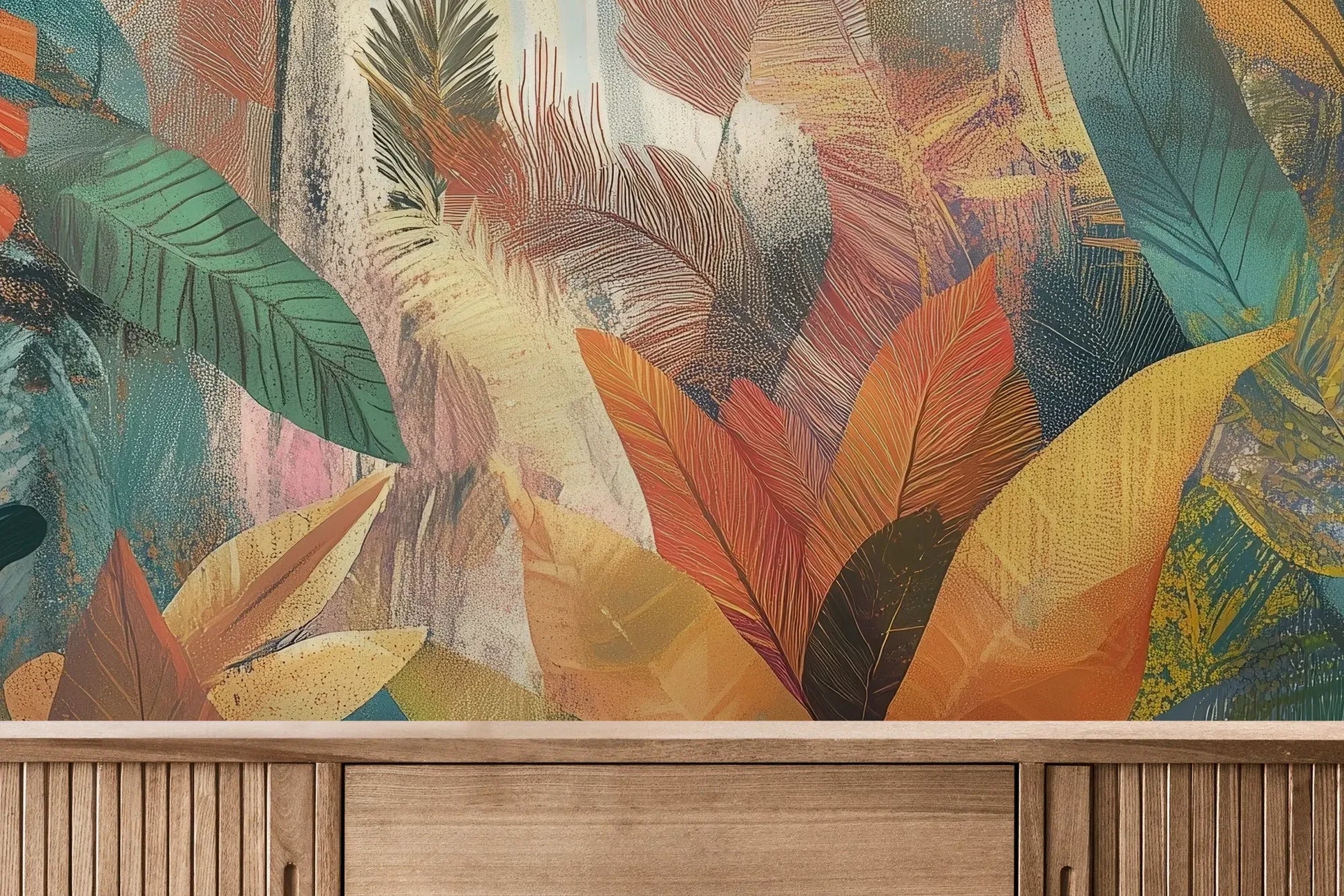 Fototapeta TROPICAL SUNBURST - tapeta z egzotycznymi liśćmi w ciepłych barwach pokazana w aranżacji wnętrza z akcentem na ścianie.