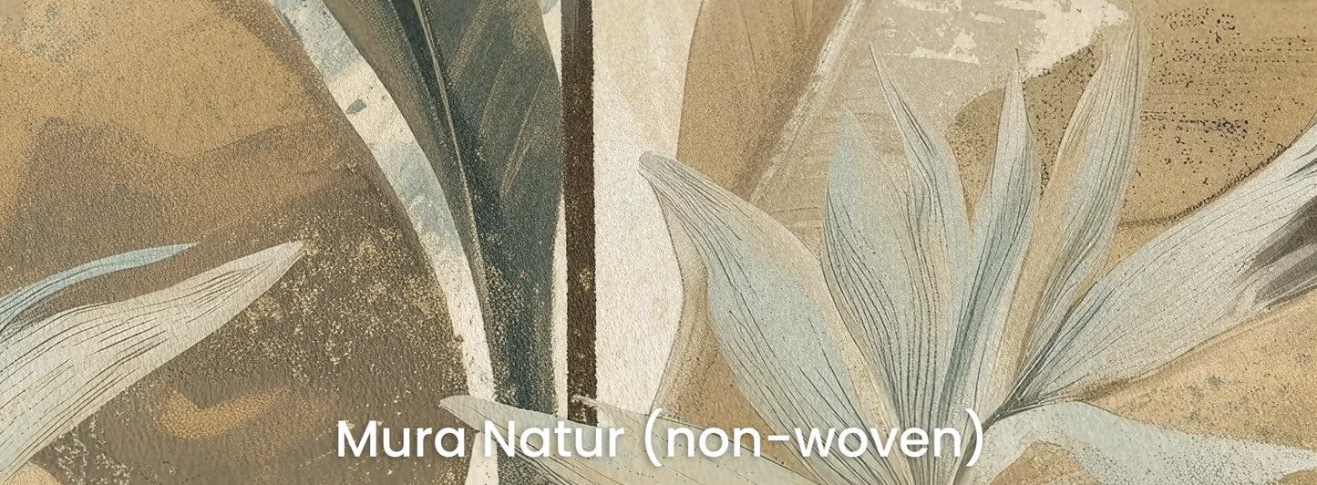 Zbliżenie na fototapetę WILD ETUDE - tapeta z tropikalnymi liśćmi w stonowanych beżach na naturalnym podłożu ekologicznym.