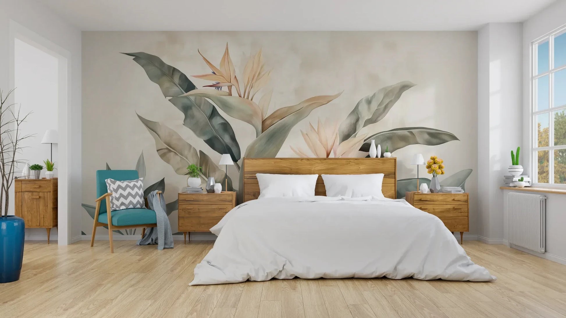 Wzór fototapety SERENE PALMS - tapeta z tropikalnymi liśćmi w pastelowych odcieniach pokazanej w aranżacji sypialni.