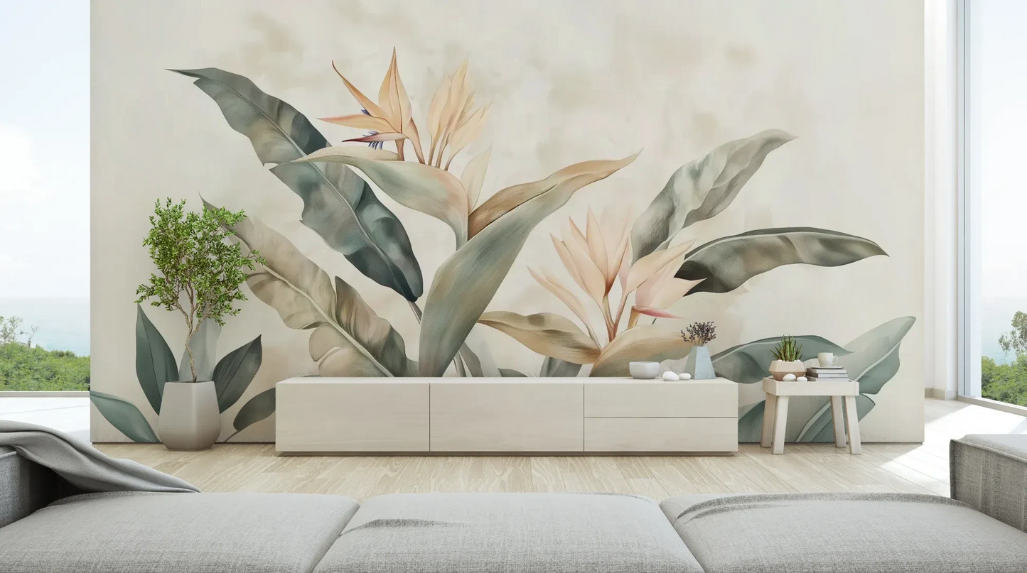 Wzór fototapety SERENE PALMS - tapeta z tropikalnymi liśćmi w pastelowych odcieniach pokazanej w aranżacji salonu.
