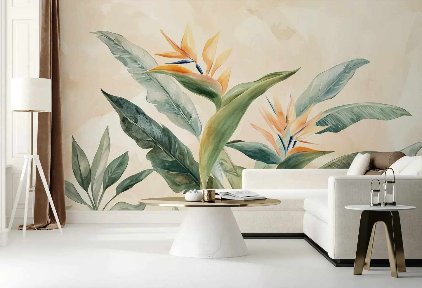 Wzór fototapety STRELITZIA OASIS - tapeta z tropikalnymi kwiatami rajskiego ptaka pokazanej w aranżacji salonu.
