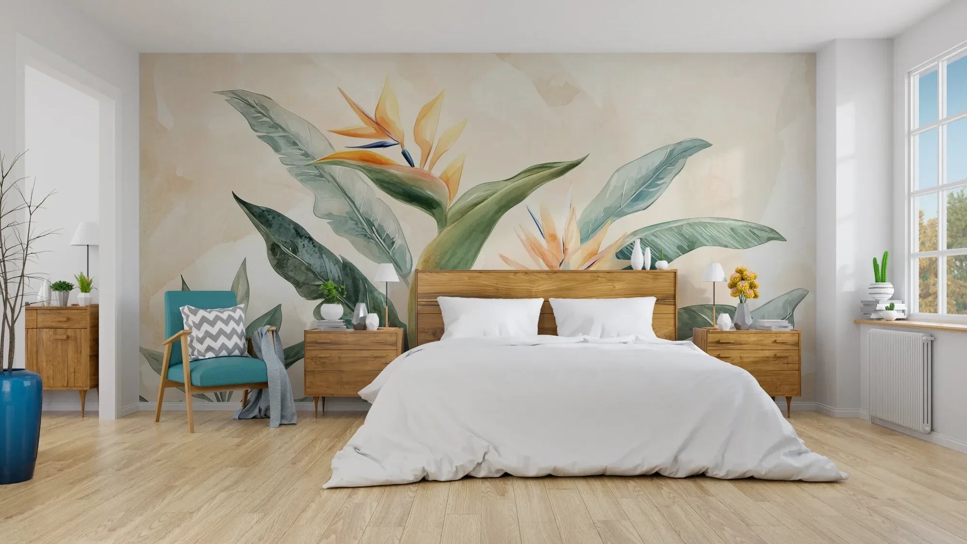 Wzór fototapety STRELITZIA OASIS - tapeta z tropikalnymi kwiatami rajskiego ptaka pokazanej w aranżacji sypialni.