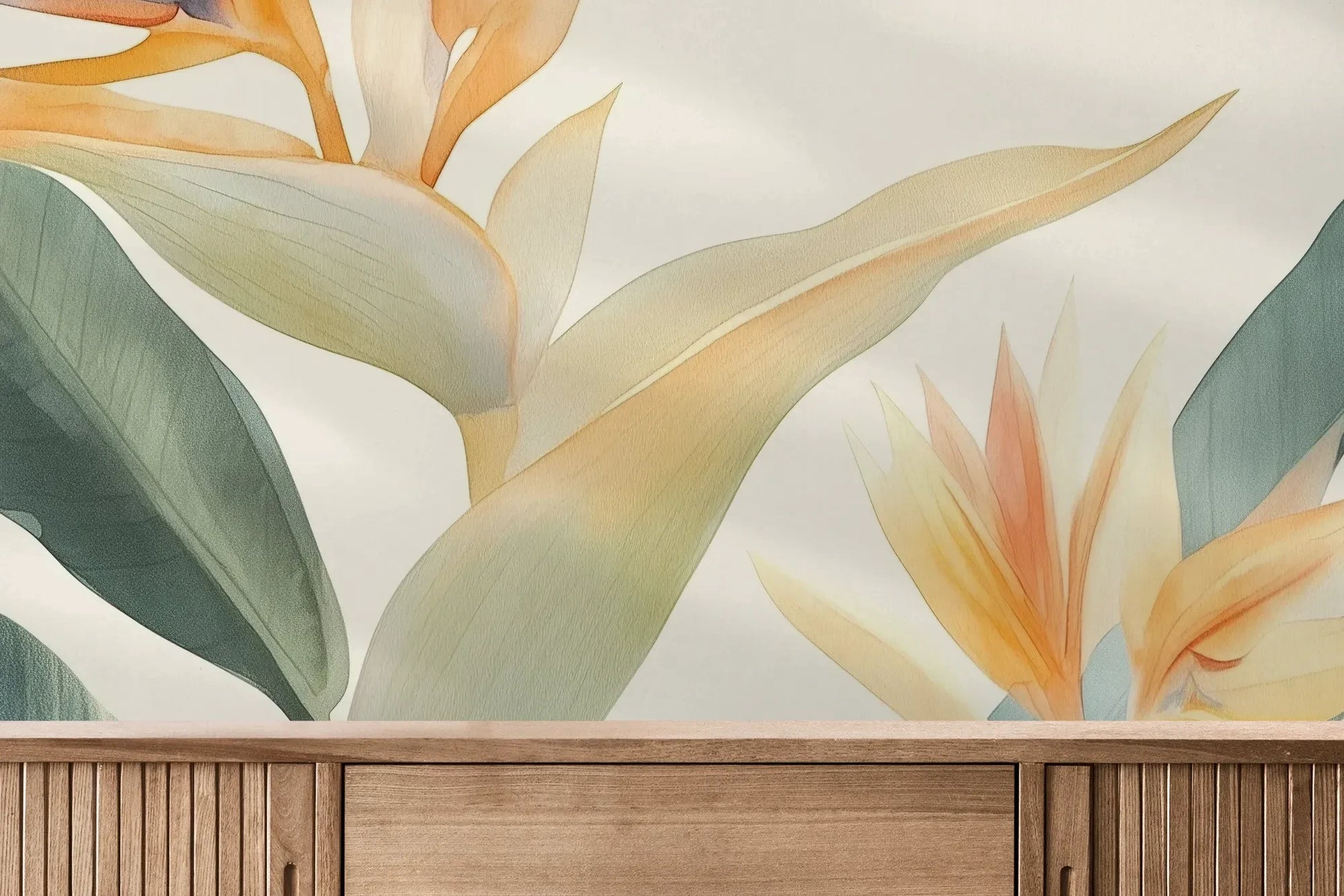 Fototapeta STRELITZIA SUNRISE - tapeta z egzotycznymi kwiatami rajskiego ptaka pokazana w aranżacji wnętrza z akcentem na ścianie.