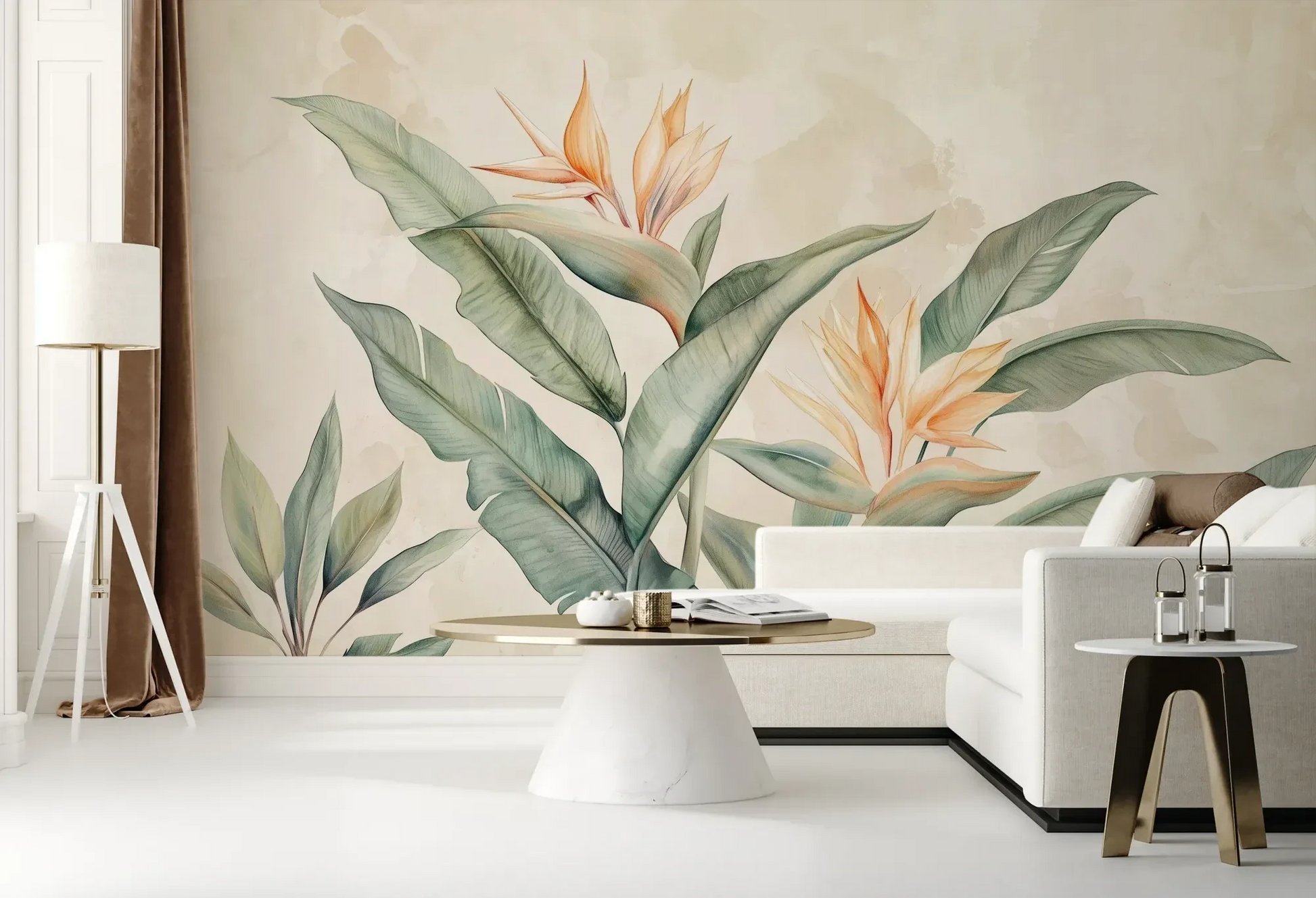 Wzór fototapety STRELITZIA MELODY - tapeta z rajskimi kwiatami w pastelowych odcieniach pokazanej w aranżacji salonu.
