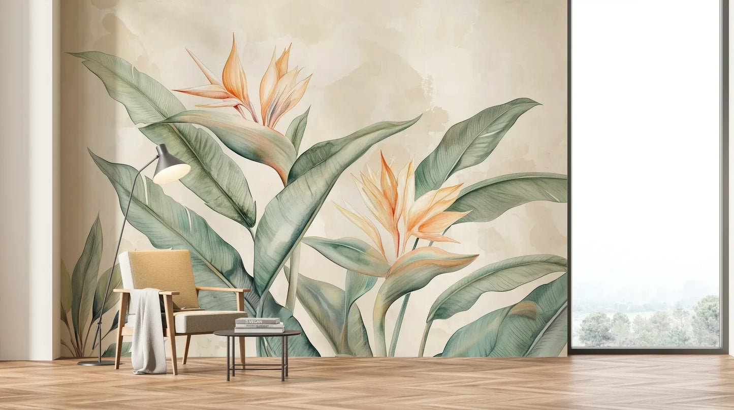 Wzór fototapety STRELITZIA MELODY - tapeta z rajskimi kwiatami w pastelowych odcieniach pokazanej w aranżacji salonu.