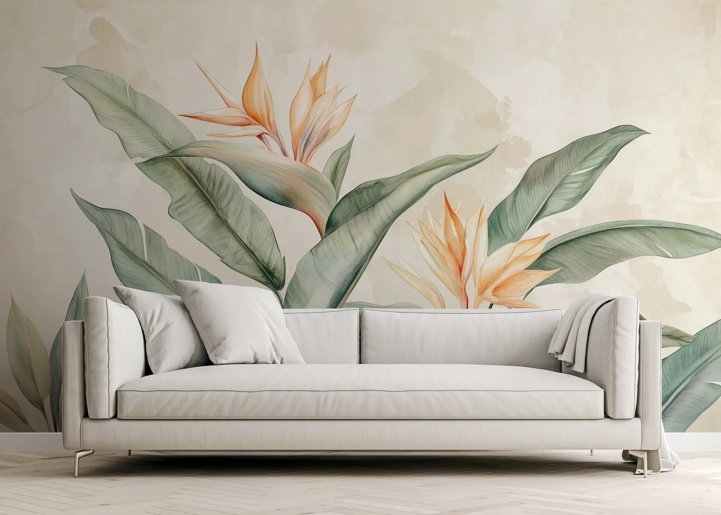 Wzór fototapety STRELITZIA MELODY - tapeta z rajskimi kwiatami w pastelowych odcieniach pokazanej w aranżacji salonu.