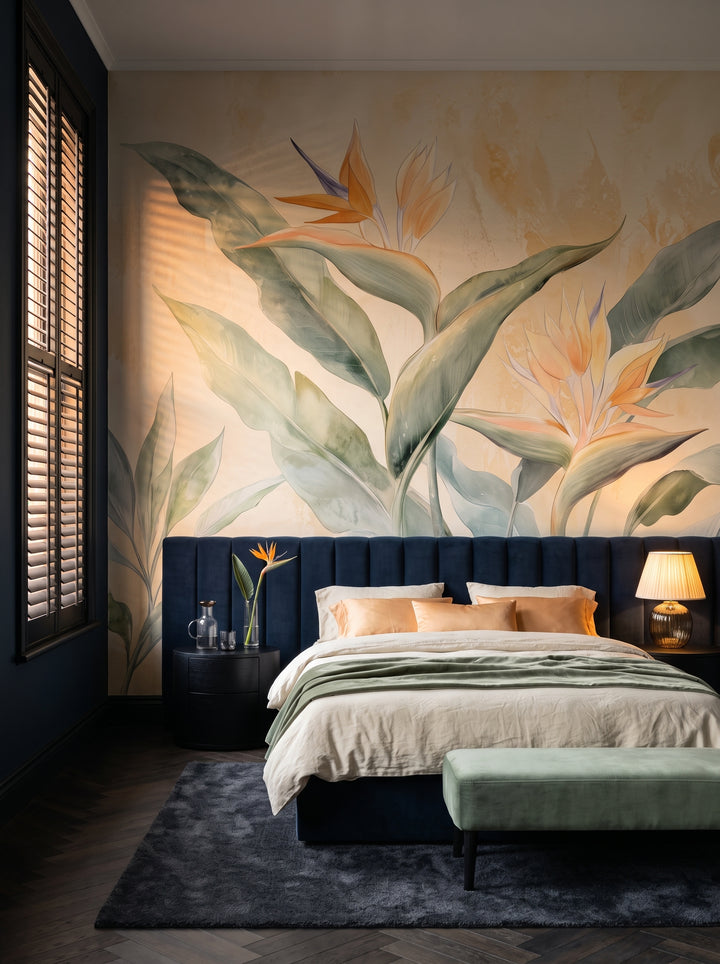 Fototapeta artystyczna o nazwie STRELITZIA CHARM w aranżacji wnętrza: sypialnia w butikowym hotelu designerskim.