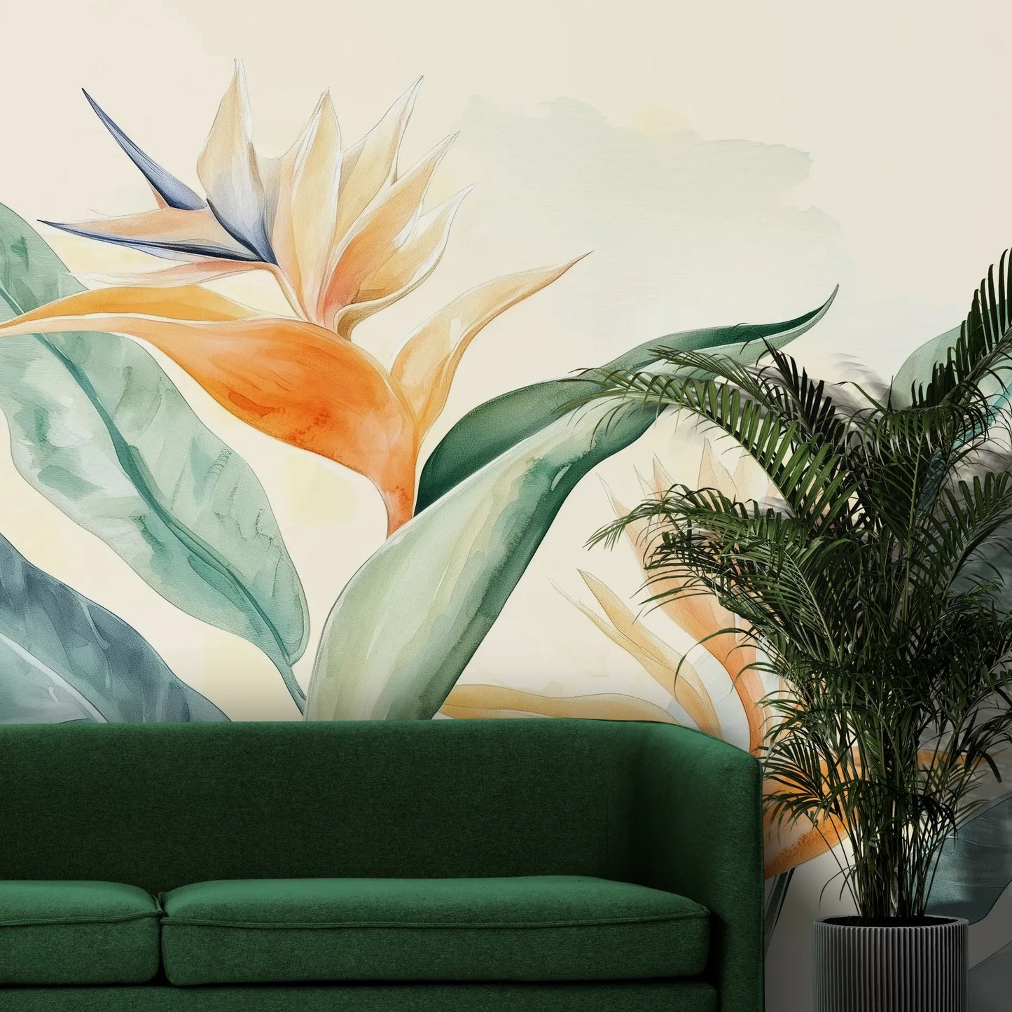 Fototapeta PARADISE GLOW - tapeta z tropikalnymi kwiatami strelicji w pastelowych barwach pokazana w aranżacji wnętrza z akcentem na ścianie.