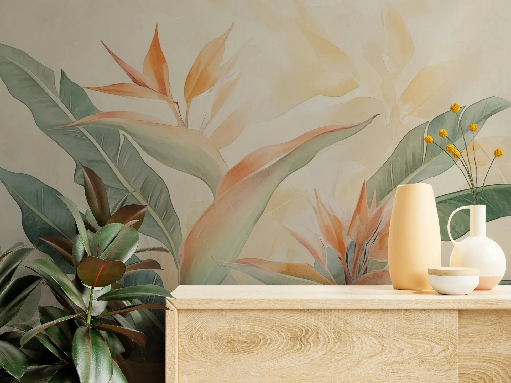 Fototapeta TROPICAL SOFTNESS - tapeta z delikatnymi liśćmi strelirii pokazana w aranżacji wnętrza z akcentem na ścianie.