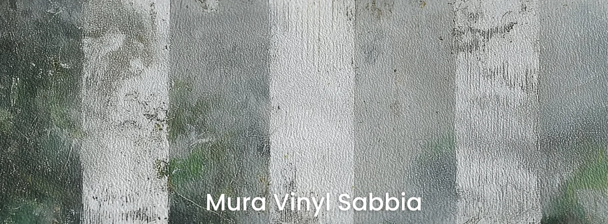 Zbliżenie na fototapetę BIRCH SHADOWS - tapeta z motywem leśnych brzóz we mgle na podłożu o strukturze ziarna piasku.