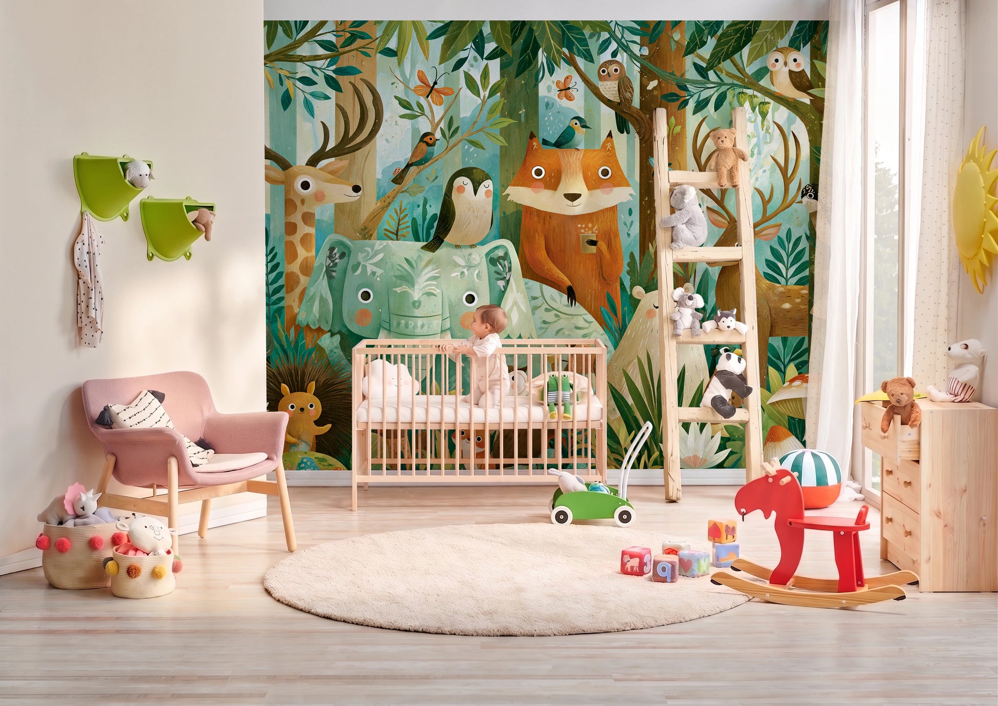 EMERALD THICKET - malarska tapeta z leśnymi zwierzętami — BABY'S ROOM WITH A COT AND A BABY