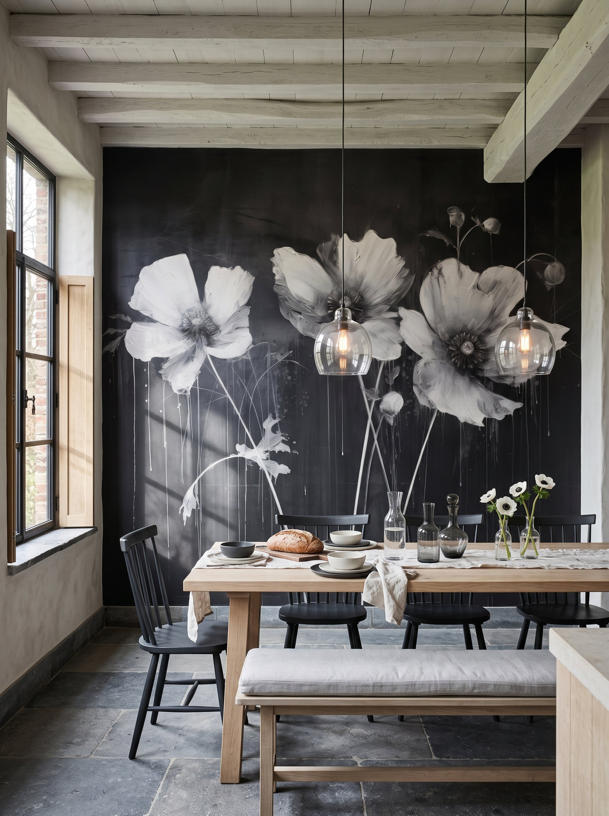 Fototapeta artystyczna o nazwie NOIR FLORAL WHISPER w aranżacji wnętrza: kuchnia z jadalnią w belgijskim domu wiejskim.
