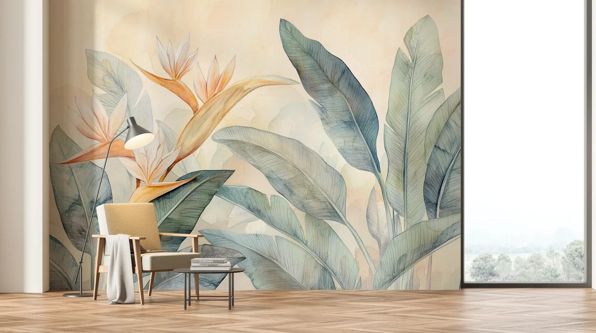 Wzór fototapety PARADISE BIRDS - tapeta z tropikalnymi kwiatami strelicji pokazanej w aranżacji salonu.