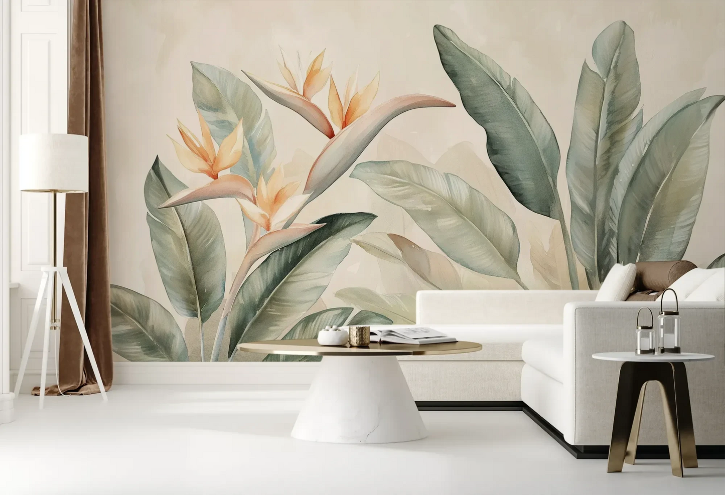 Wzór fototapety PARADISE HELICONIA - tapeta z egzotycznymi kwiatami strelicji w pastelowych odcieniach pokazanej w aranżacji salonu.