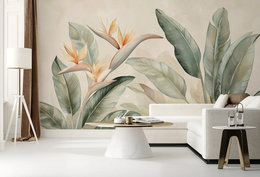 Wzór fototapety PARADISE HELICONIA - tapeta z egzotycznymi kwiatami strelicji w pastelowych odcieniach pokazanej w aranżacji salonu.