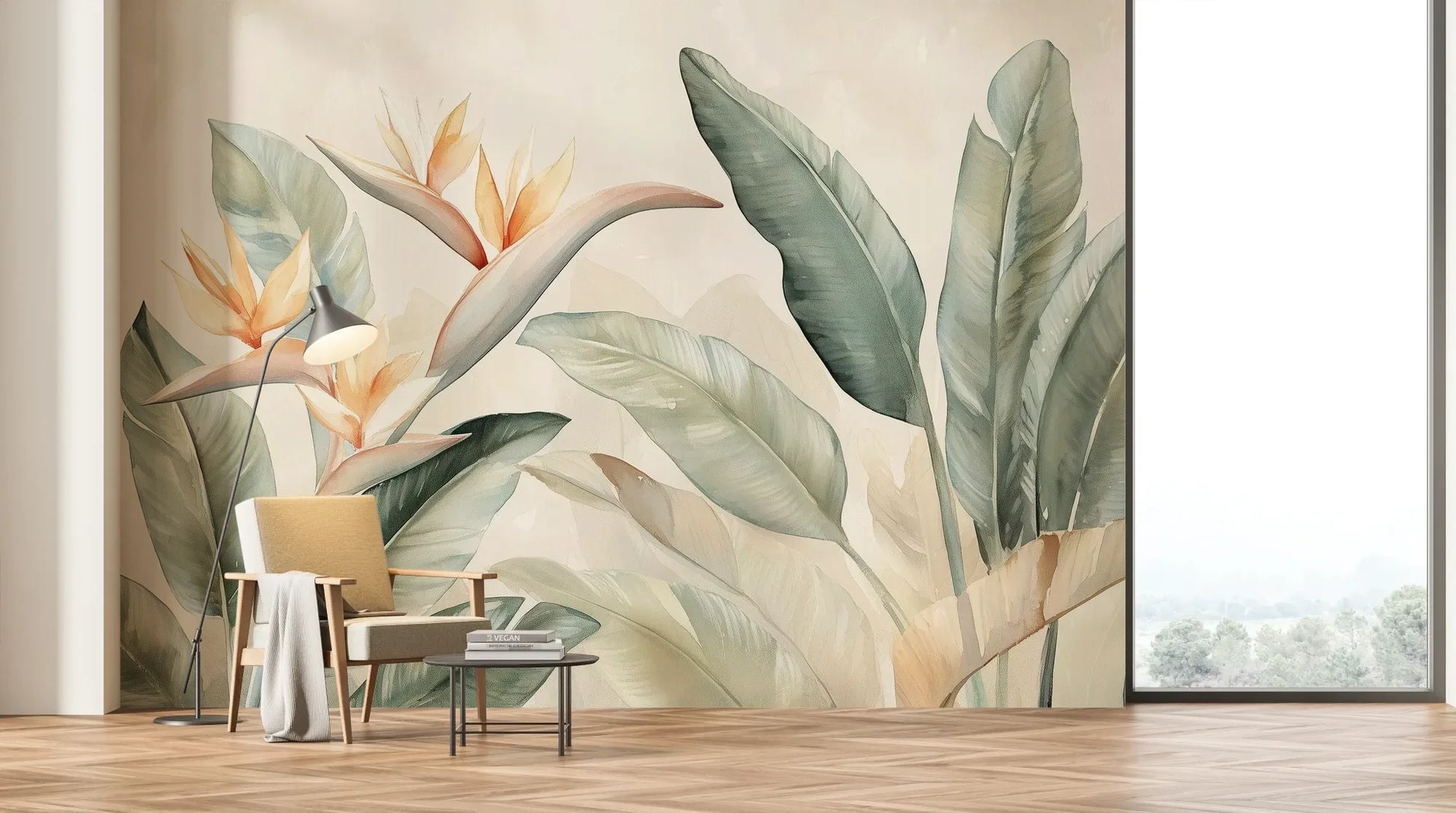 Wzór fototapety PARADISE HELICONIA - tapeta z egzotycznymi kwiatami strelicji w pastelowych odcieniach pokazanej w aranżacji salonu.