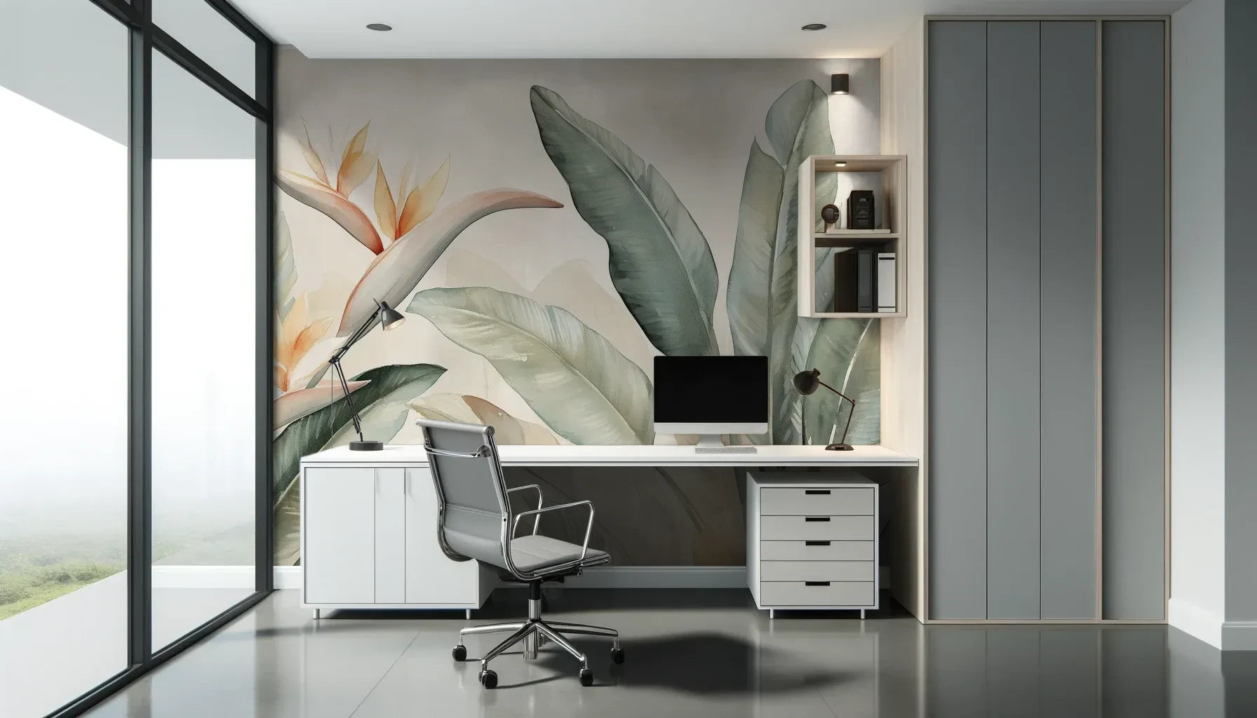 Fototapeta PARADISE HELICONIA - tapeta z egzotycznymi kwiatami strelicji w pastelowych odcieniach pokazana w aranżacji biura.