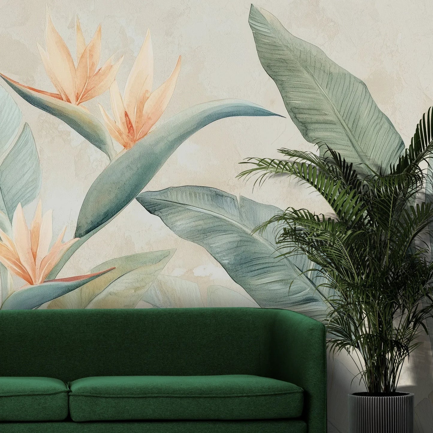 Fototapeta BIRDS OF PARADISE - tapeta z roślinnym motywem egzotycznych kwiatów pokazana w aranżacji wnętrza z akcentem na ścianie.