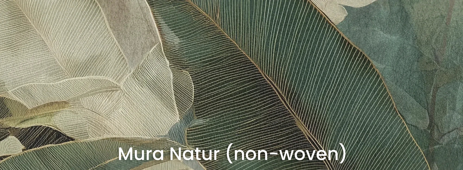 Zbliżenie na fototapetę TROPICAL ESSENCE - tapeta z egzotycznymi liśćmi bananowca na naturalnym podłożu ekologicznym.