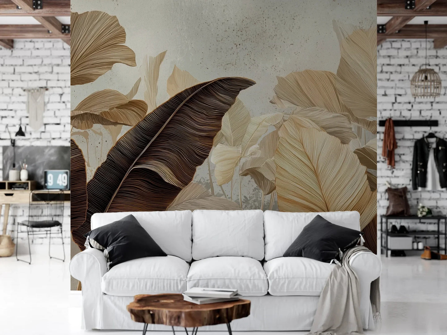 Wzór fototapety SEPIA MONSTERA - tapeta z egzotycznymi liśćmi w ciepłych odcieniach brązu pokazanej w aranżacji salonu.