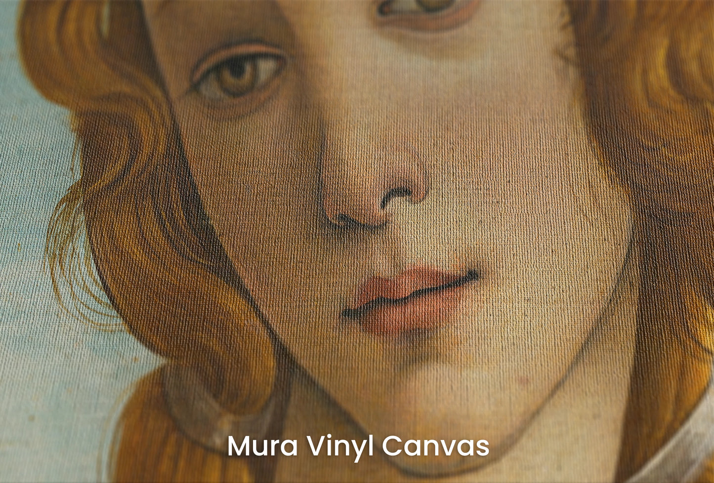 Reprodukcja 'Narodzin Wenus' autorstwa Sandro Botticellego w ultrawysokiej rozdzielczości 37740 x 23701 pikseli, przedstawiająca Wenus stojącą na muszli, otoczoną przez postacie i roślinność - wycinek na podłożu  Mura Vinyl Canvas - o strukturze płótna malarskiego.