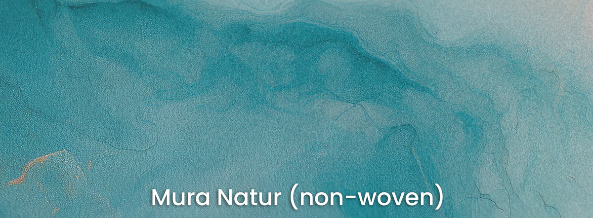 AERIAL ATOLL sur le support Mura Natur : turquoise profond traversé d'une fine veine dorée sur intissé mat