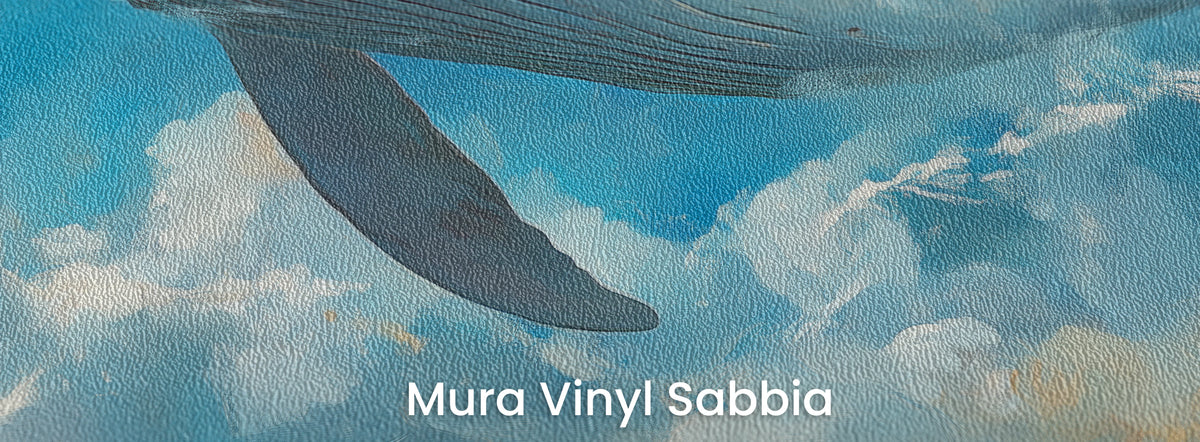BLUE YONDER auf dem Trägermaterial Mura Vinyl Sabbia: Flosse des Wals vor hellem Blau und Wolken, grobe Sandkörnung