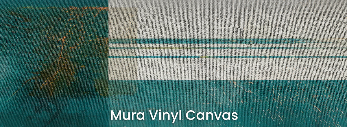 BRASS MERIDIAN na podłożu Mura Vinyl Canvas – splot płótna na ciemnym turkusie i cienkich liniach