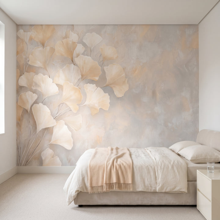 CHANTILLY nell'ambientazione di una camera da letto a Belgravia, Londra: davanti alla parete un letto in velluto e un comodino color crema