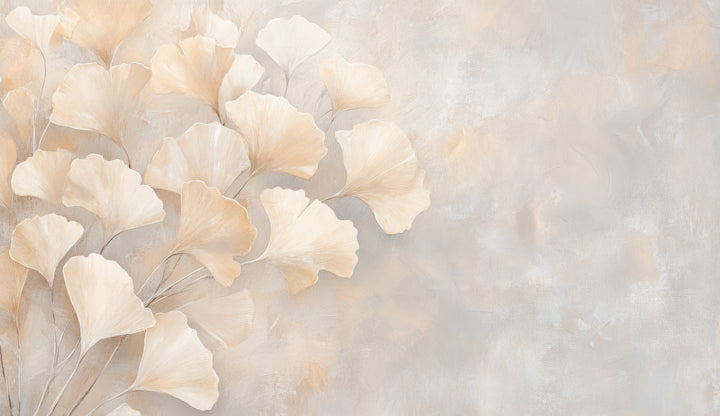 CHANTILLY – il motivo intero: una cascata di foglie di ginkgo color crema a sinistra e uno sfondo grigio caldo effetto intonaco