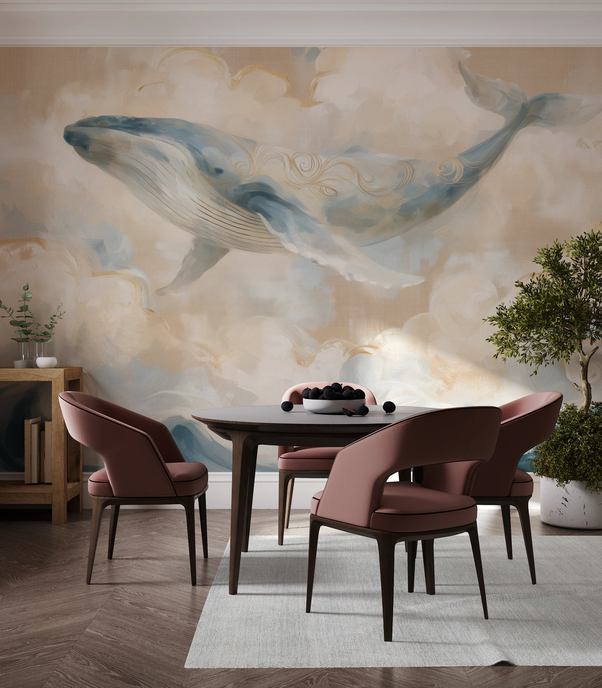 CLOUD VOYAGER auf der ganzen Wand eines Esszimmers: der ganze Wal zwischen cremefarbenen Wolken über rundem Tisch und bordeauxfarbenen Stühlen
