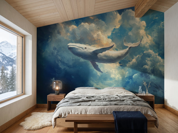 CLOUDBREAK in der Raumgestaltung eines Schlafzimmers im Berghaus: ganze Wand mit Wal und Wolken hinter niedrigem Bett mit Nachttischen