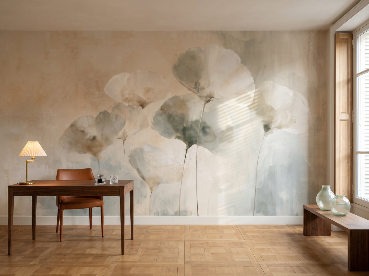 DOVE LANTERNS als Raumgestaltung eines Arbeitszimmers in einem Pariser Apartment, davor ein Nussholz-Schreibtisch und ein Lederstuhl