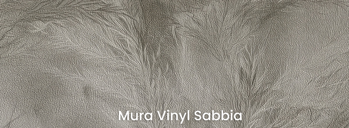 DRYPOINT su supporto Mura Vinyl Sabbia – texture granulosa sotto i pennacchi argentati
