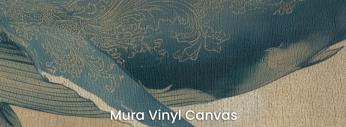 EDO LEVIATHAN en el soporte Mura Vinyl Canvas: ornamento vegetal dorado sobre el tronco azul marino, textura de lienzo