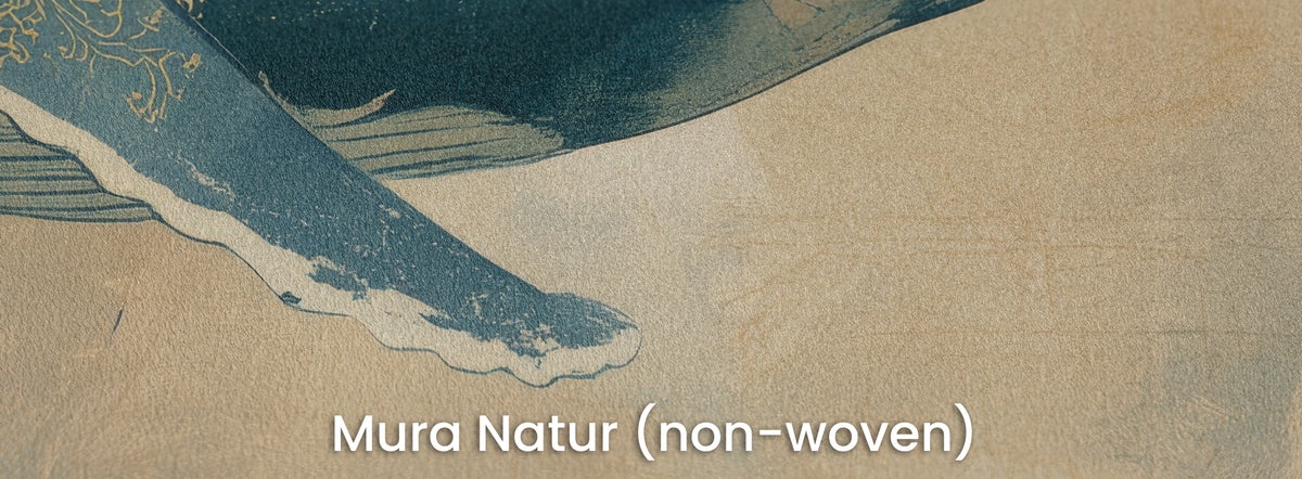 EDO LEVIATHAN auf dem Trägermaterial Mura Natur: Flossenende mit weißem Rand auf cremefarben-ockerfarbenem Grund, mattes Vlies