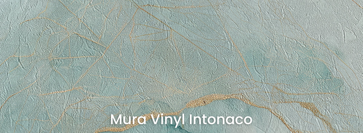 GOSSAMER TIDE en el soporte Mura Vinyl Intonaco: red de rayas doradas sobre textura de revoco fratasado
